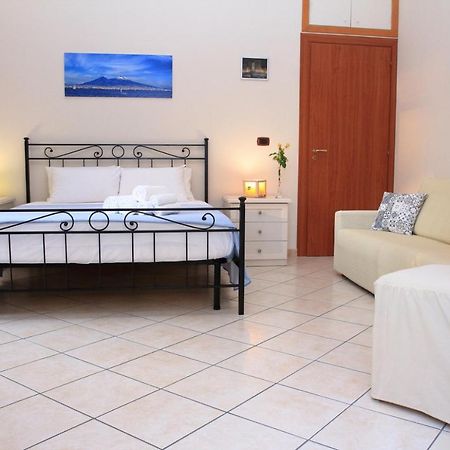 B&B Mitilini Central Station Nápoly Kültér fotó