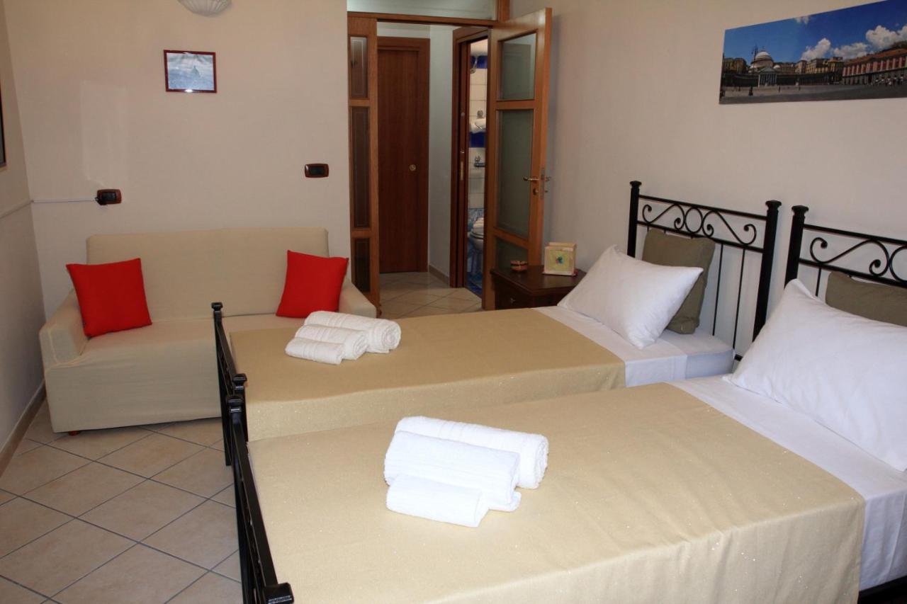 B&B Mitilini Central Station Nápoly Kültér fotó